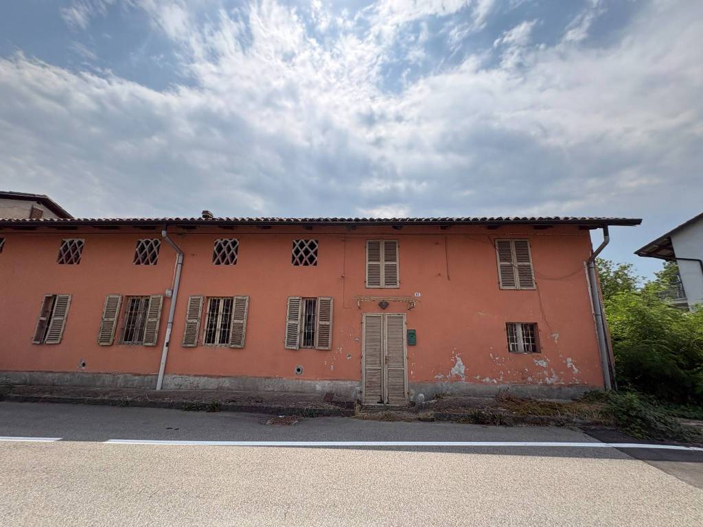 casa indipendente in vendita a Crescentino in zona Caravini