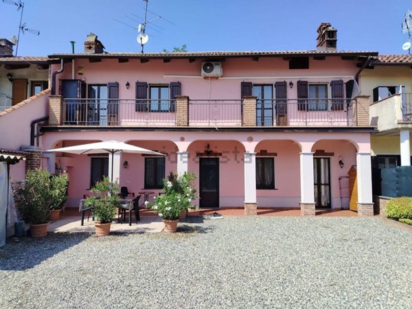 casa indipendente in vendita a Crescentino in zona San Genuario