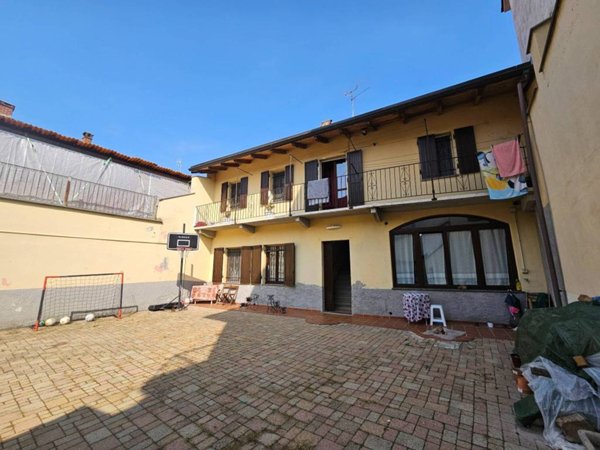 casa indipendente in vendita a Crescentino in zona Mezzi Po