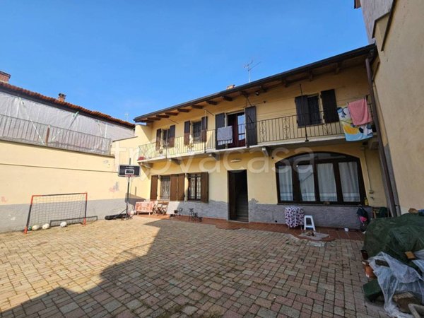 casa indipendente in vendita a Crescentino in zona Mezzi Po