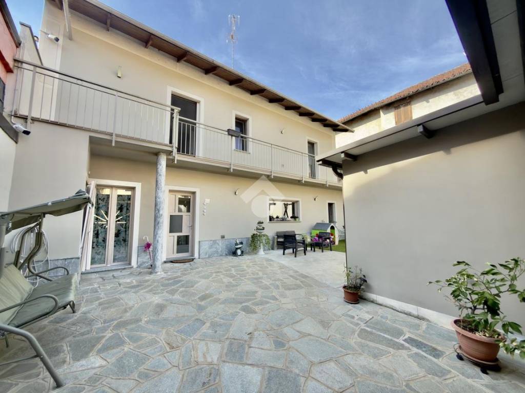 casa indipendente in vendita a Crescentino in zona Mezzi Po
