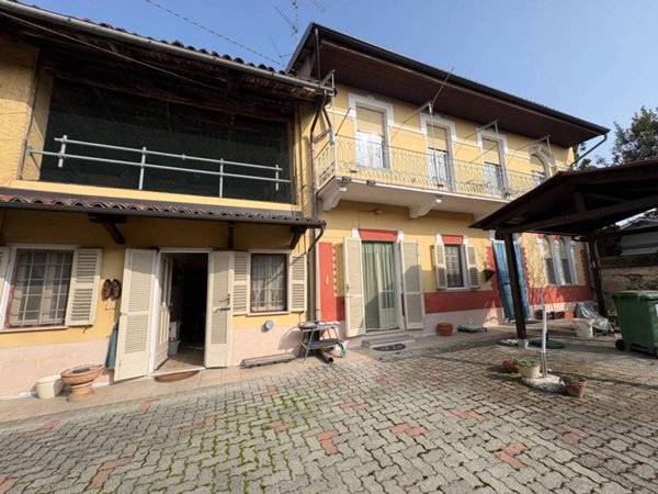 casa indipendente in vendita a Crescentino in zona San Genuario