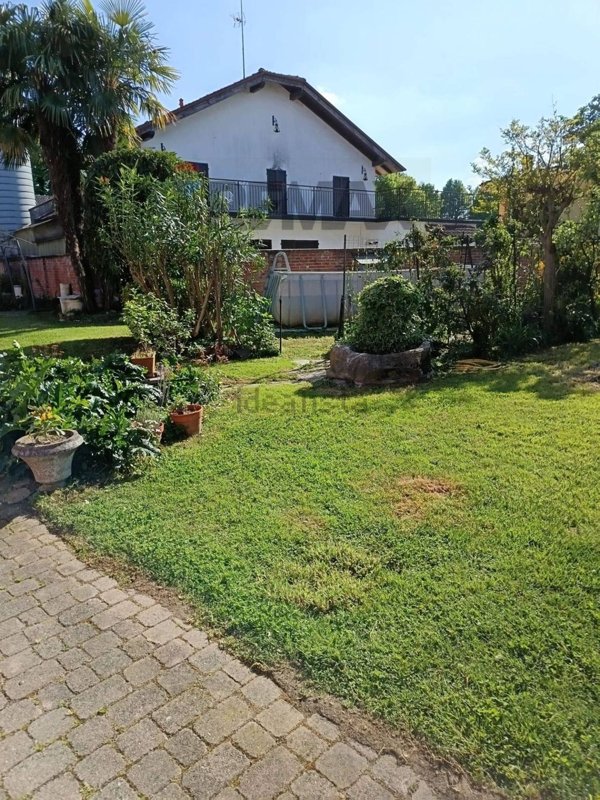 casa indipendente in vendita a Crescentino in zona Mezzi Po