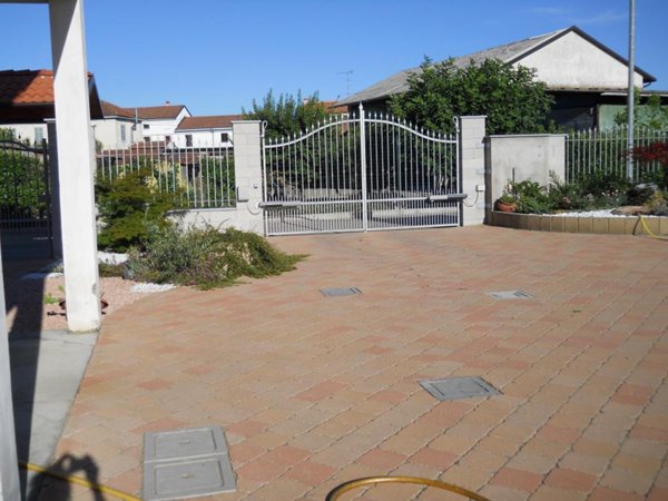 casa indipendente in vendita a Desana