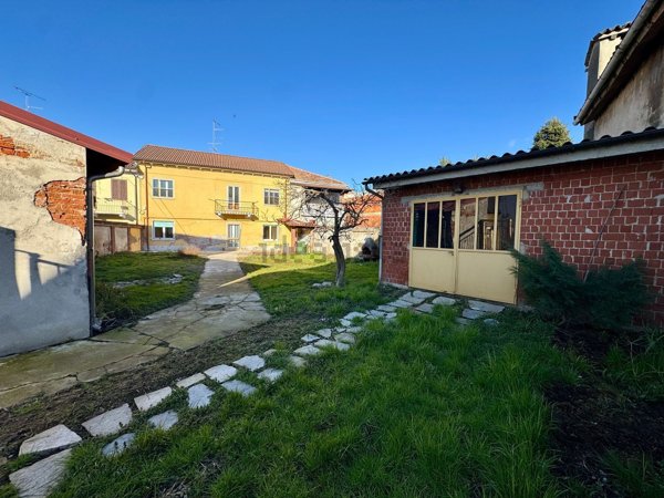 casa indipendente in vendita a Desana