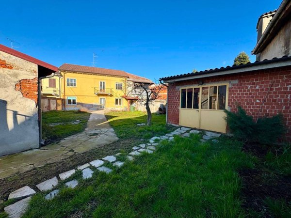 casa indipendente in vendita a Desana
