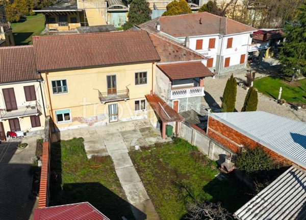 casa indipendente in vendita a Desana