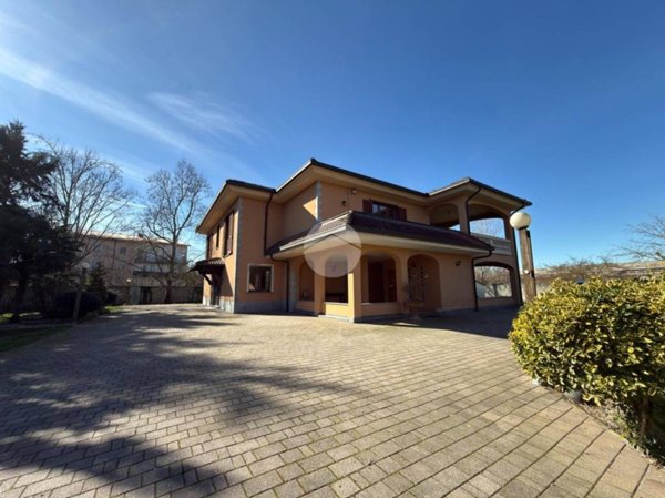 casa indipendente in vendita a Desana