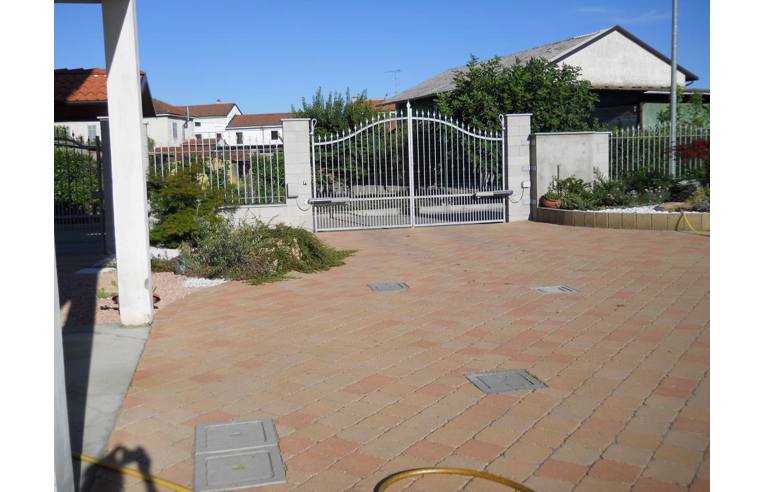 casa indipendente in vendita a Desana