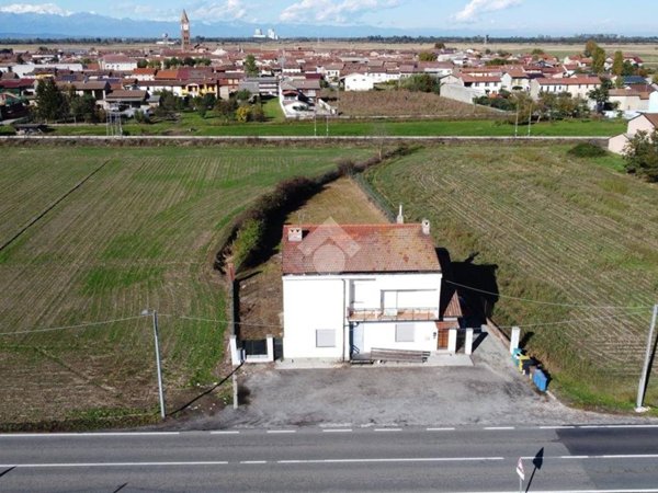 casa indipendente in vendita a Fontanetto Po