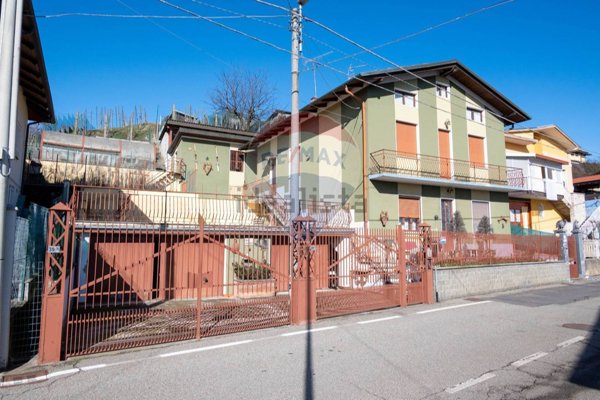 casa indipendente in vendita a Gattinara