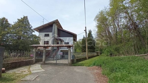 casa indipendente in vendita a Gattinara