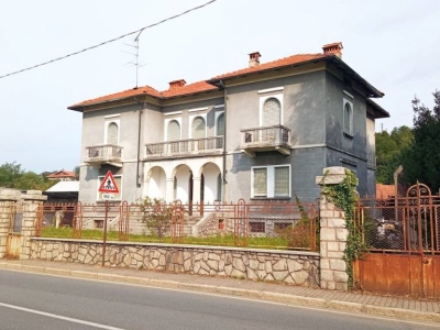 casa indipendente in vendita a Gattinara