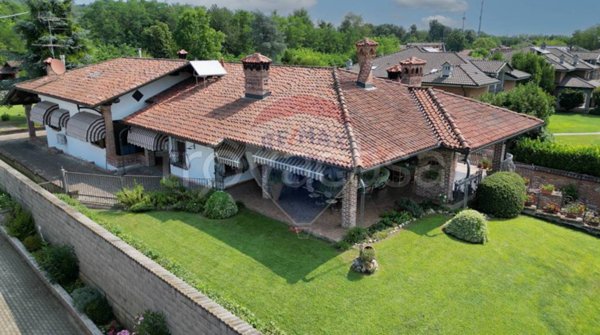 casa indipendente in vendita a Gattinara