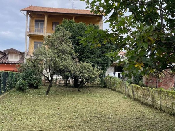 casa indipendente in vendita a Gattinara