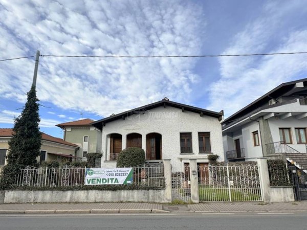 casa indipendente in vendita a Gattinara