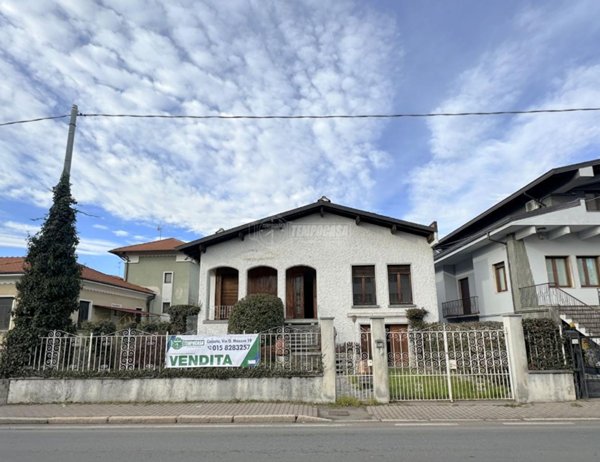 casa indipendente in vendita a Gattinara