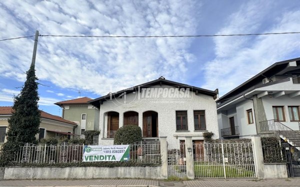 casa indipendente in vendita a Gattinara