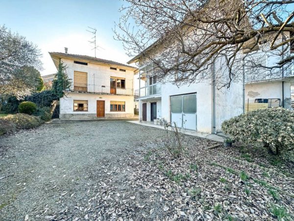 casa indipendente in vendita a Gattinara