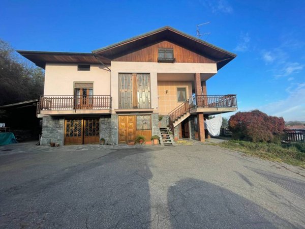 casa indipendente in vendita a Gattinara