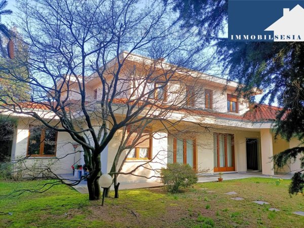 casa indipendente in vendita a Gattinara