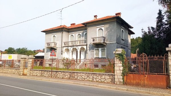 casa indipendente in vendita a Gattinara