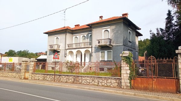 casa indipendente in vendita a Gattinara