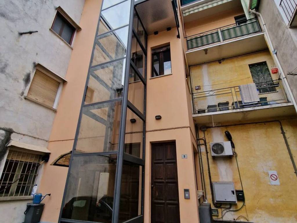 casa indipendente in vendita a Gattinara
