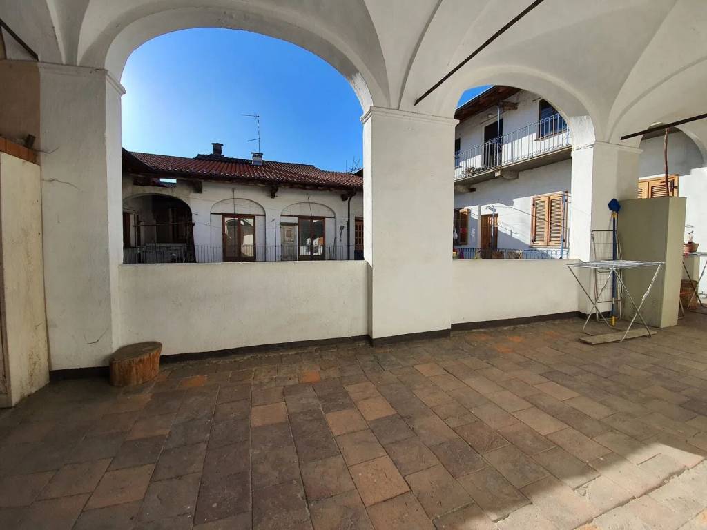 casa indipendente in vendita a Gattinara