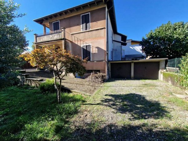 casa indipendente in vendita a Gattinara