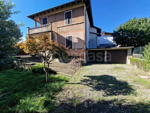 casa indipendente in vendita a Gattinara