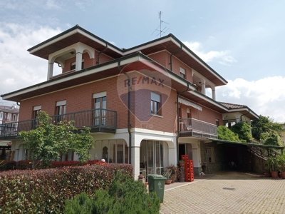 casa indipendente in vendita a Gattinara