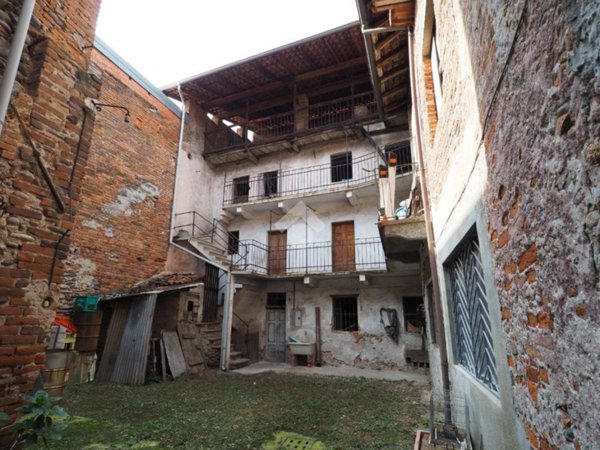 casa indipendente in vendita a Gattinara