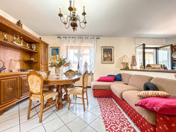 casa indipendente in vendita a Gattinara