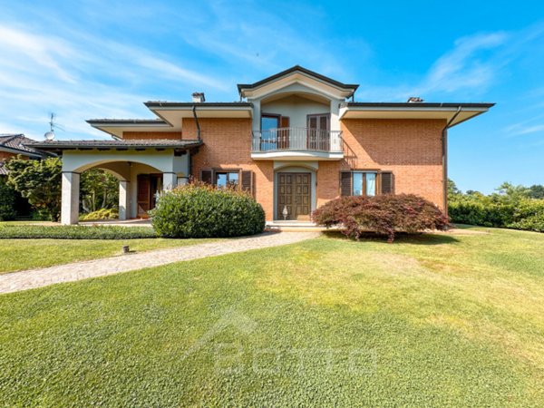 casa indipendente in vendita a Gattinara