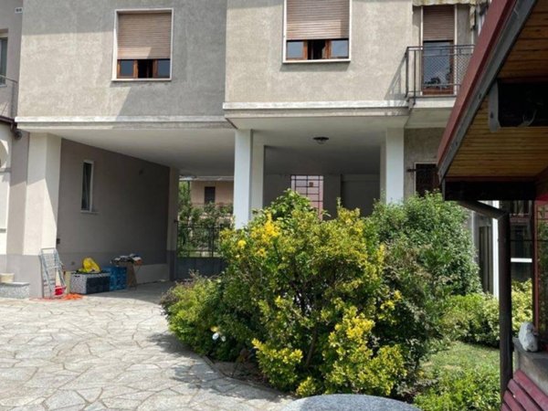 casa indipendente in vendita a Gattinara