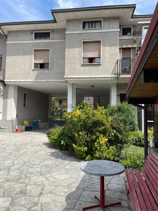 casa indipendente in vendita a Gattinara