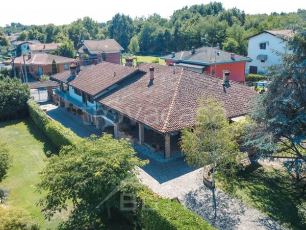 casa indipendente in vendita a Gattinara