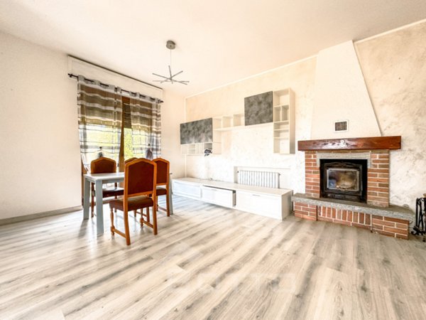 casa indipendente in vendita a Gattinara