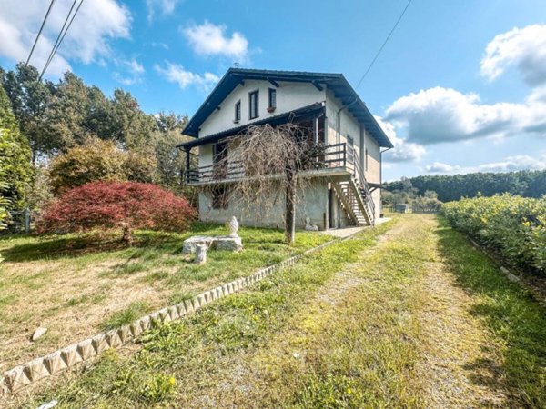 casa indipendente in vendita a Gattinara