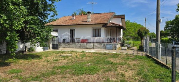 casa indipendente in vendita a Gattinara