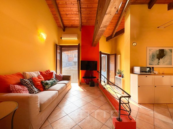 casa indipendente in vendita a Gattinara