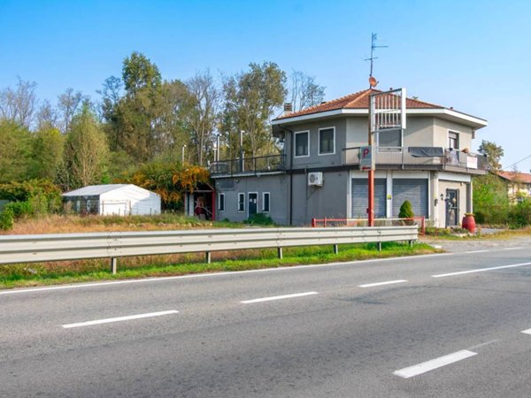 locale commerciale in vendita a Gattinara