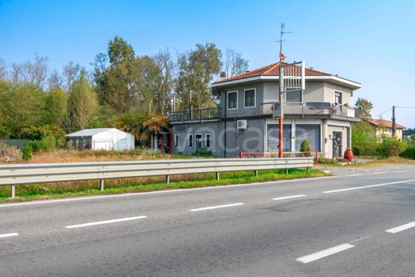 locale commerciale in vendita a Gattinara
