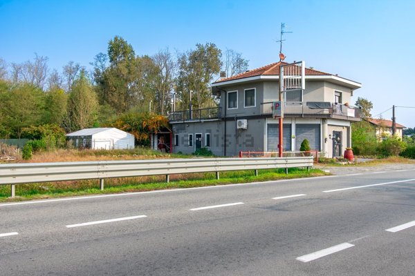 locale commerciale in vendita a Gattinara