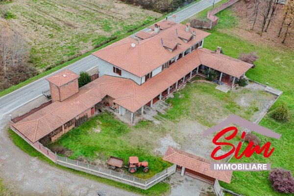 casa indipendente in vendita a Gattinara