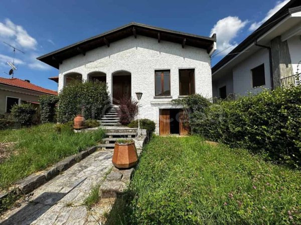 casa indipendente in vendita a Gattinara