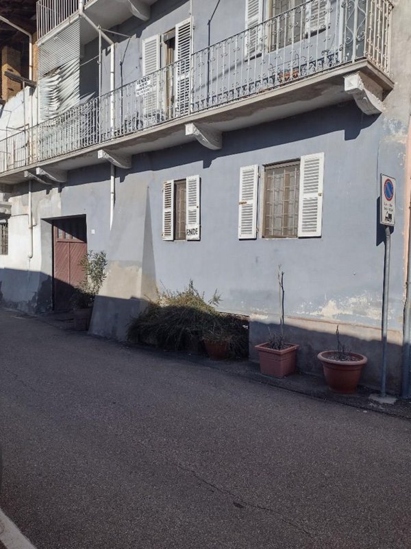 casa indipendente in vendita a Gattinara