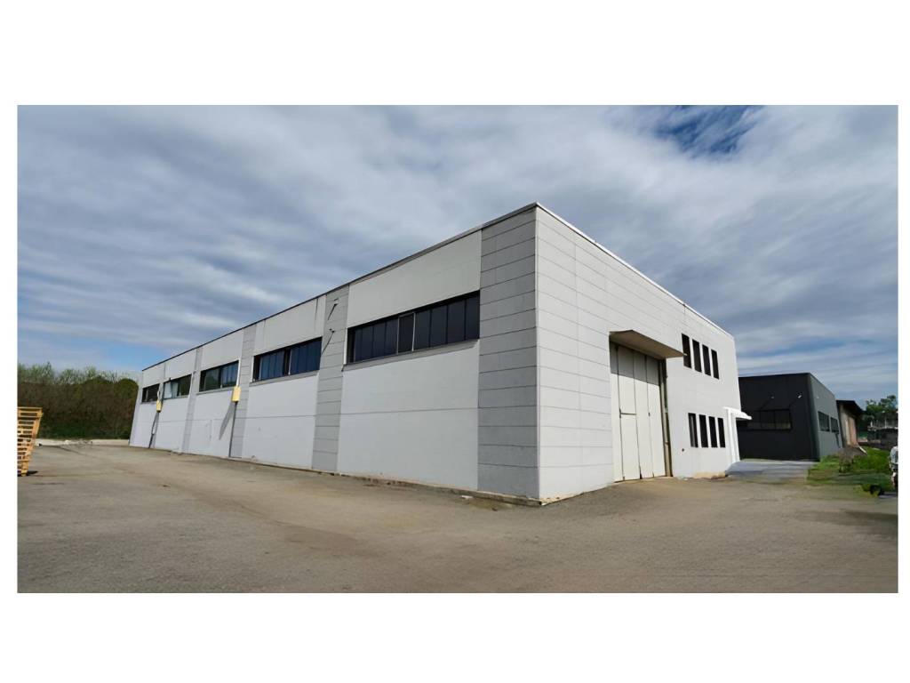 locale commerciale in vendita a Gattinara