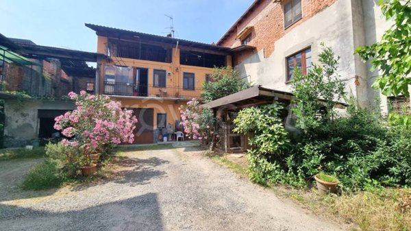 casa indipendente in vendita a Gattinara
